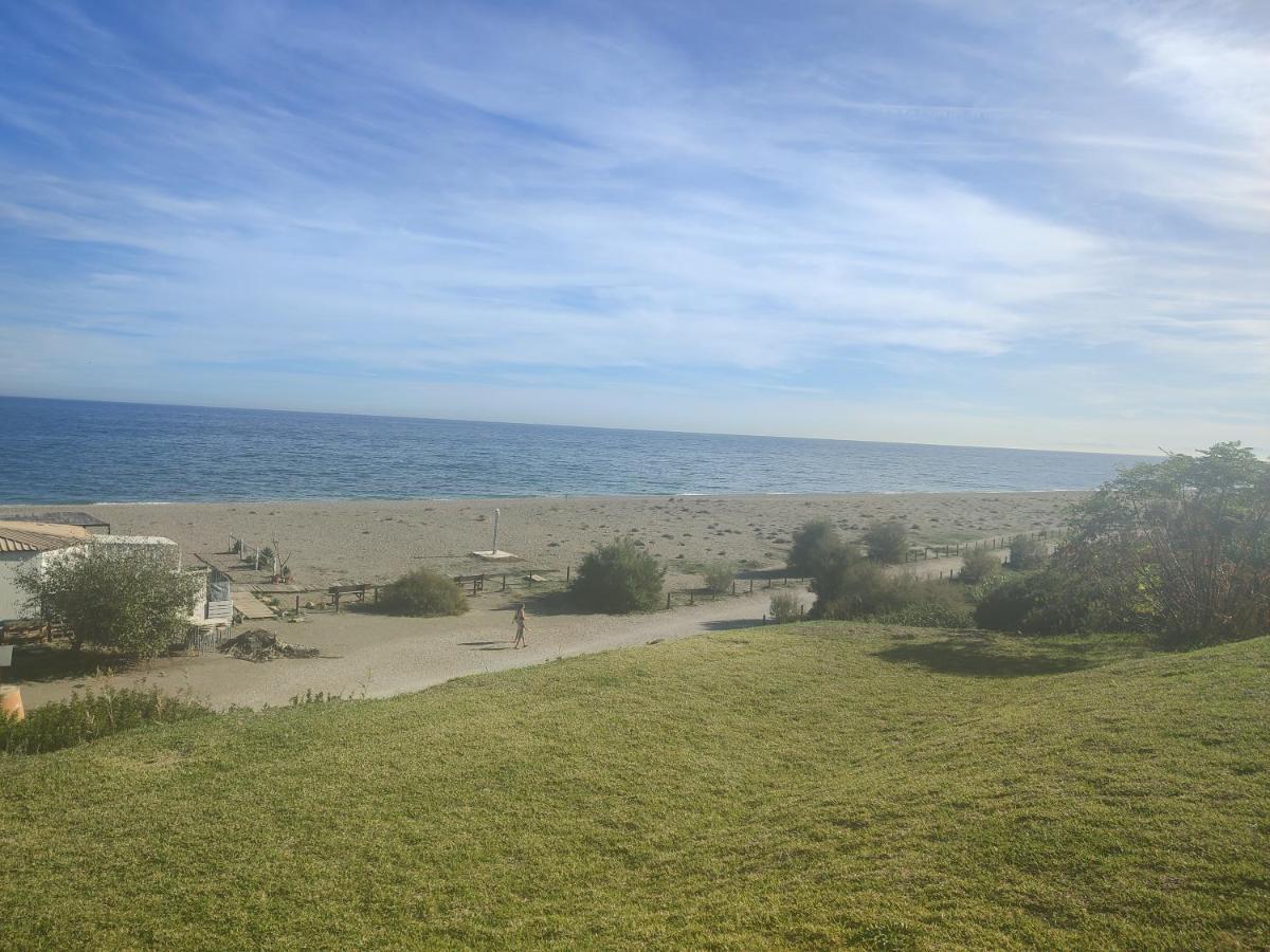 Apartamento Junto A La Playa Zona Tranquila Манилва Екстериор снимка
