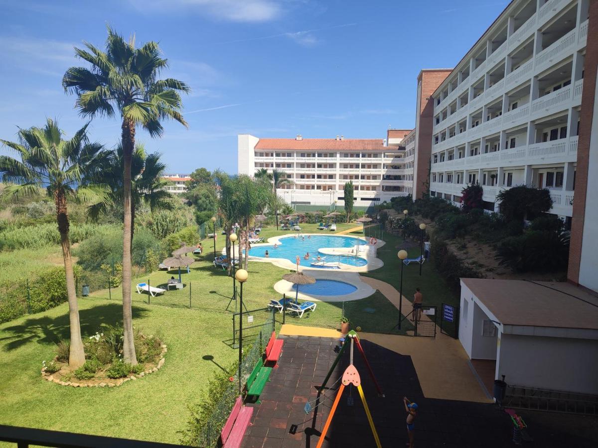 Apartamento Junto A La Playa Zona Tranquila Манилва Екстериор снимка