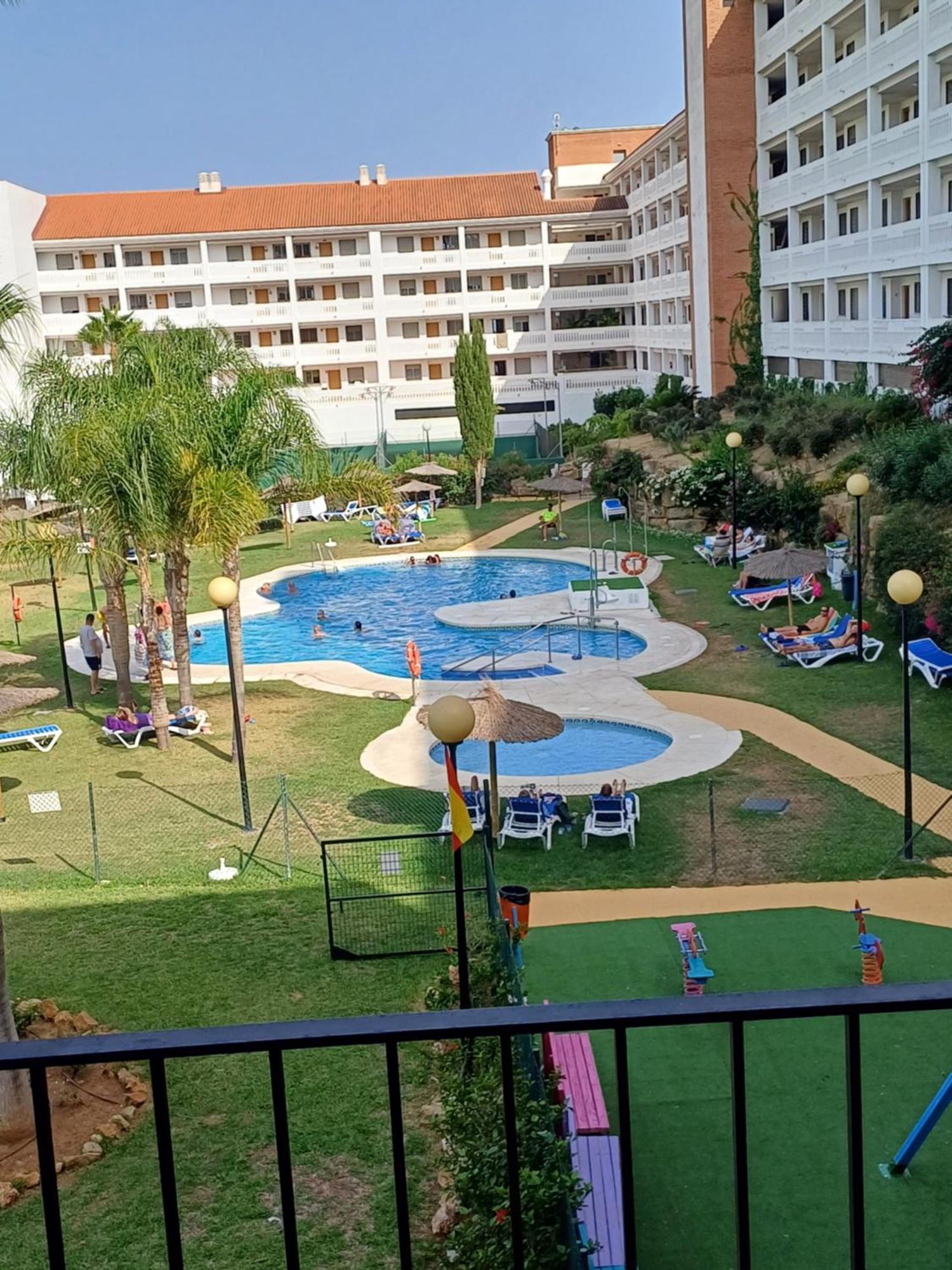 Apartamento Junto A La Playa Zona Tranquila Манилва Екстериор снимка